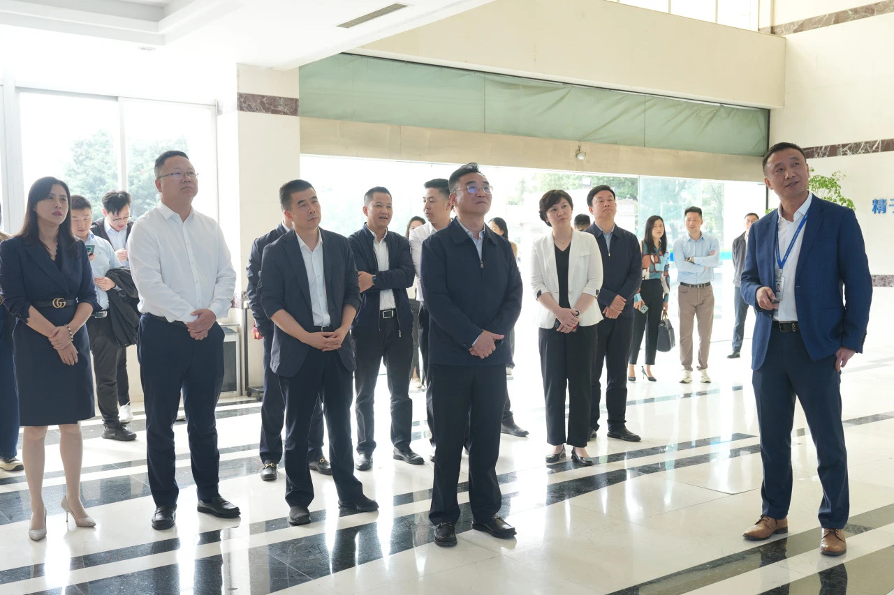 杭州市委常委、秘书长朱华一行调研亚铭威