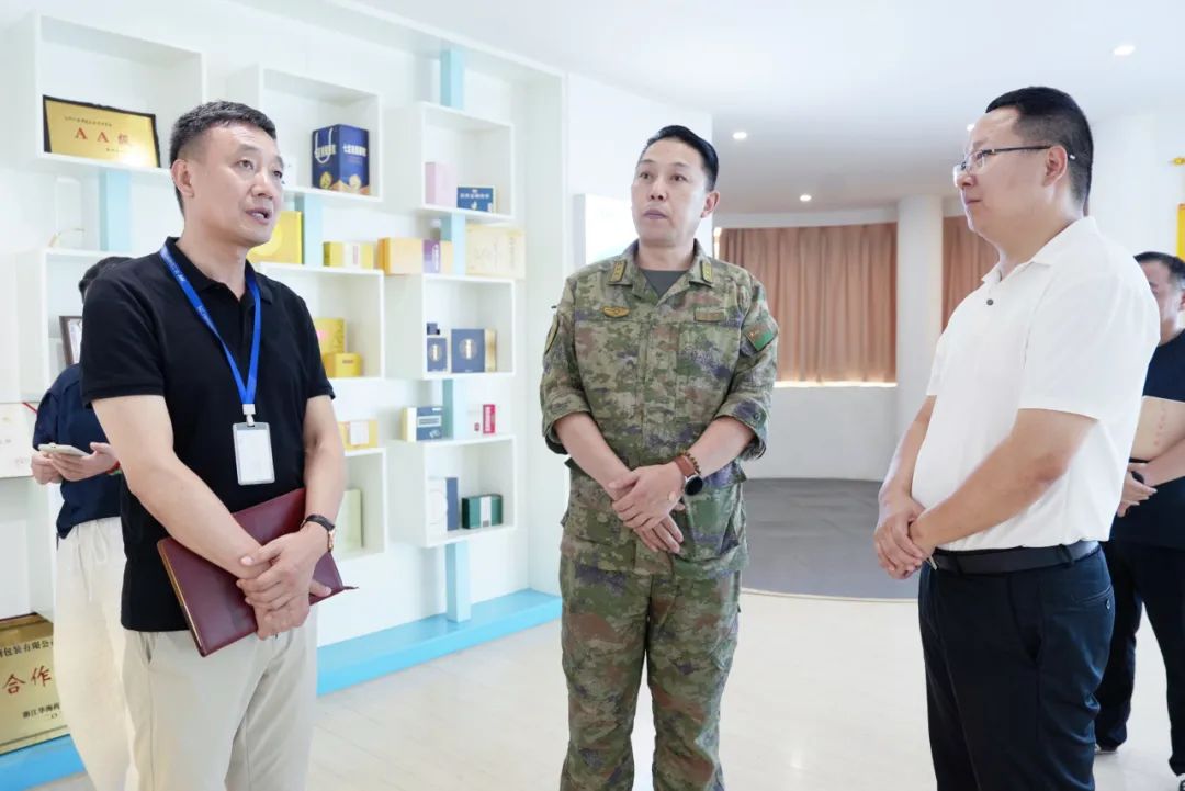 区委常委、区人武部政委姜永华到亚铭威开展“民情双访”